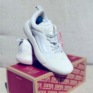 👟 White Aesthetic Women’s VANS sneakers